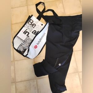Lululemon crops sz 4 and Lululemon shopping bag
